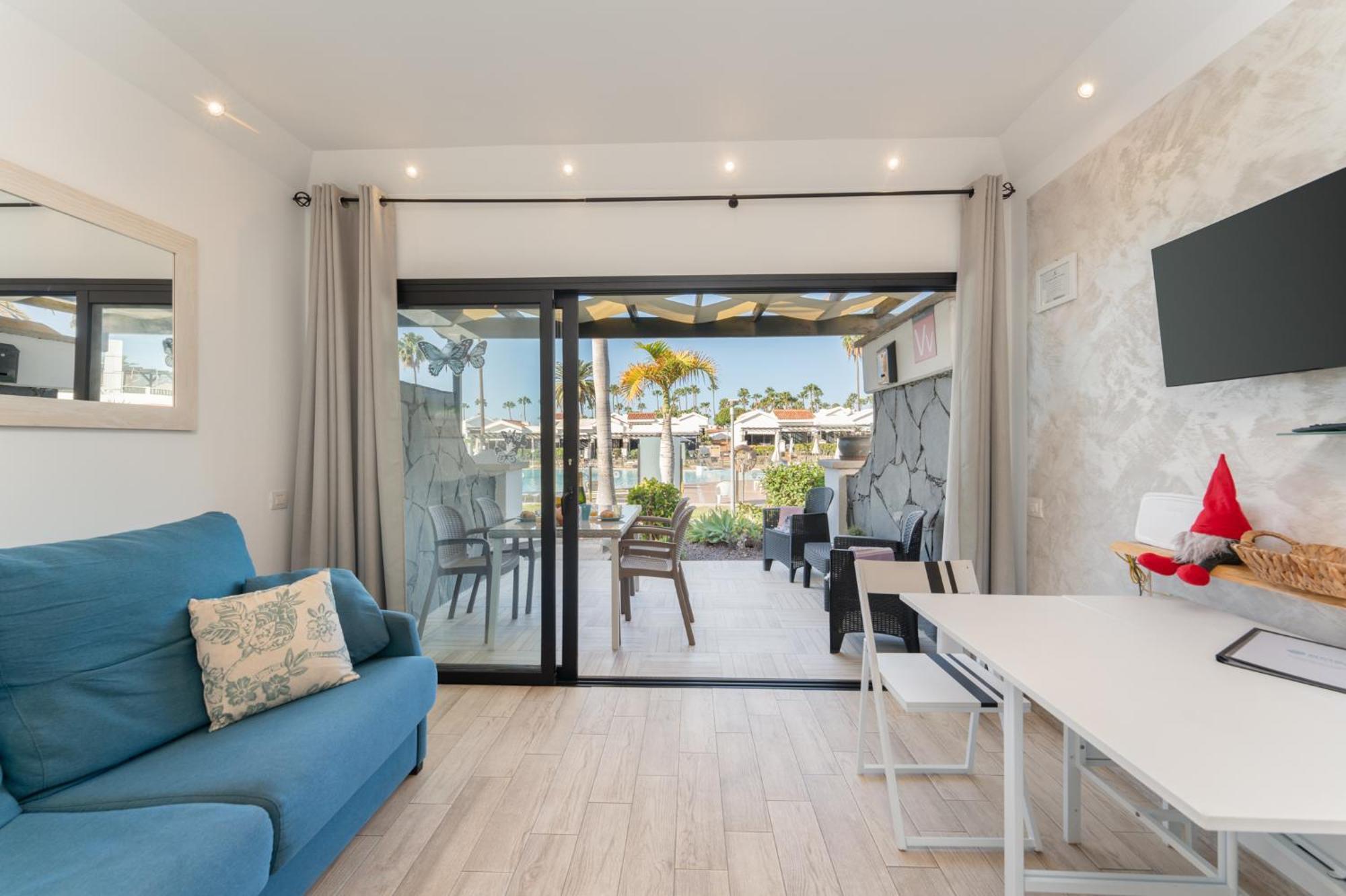 Ferienhaus Luxury Poolside *